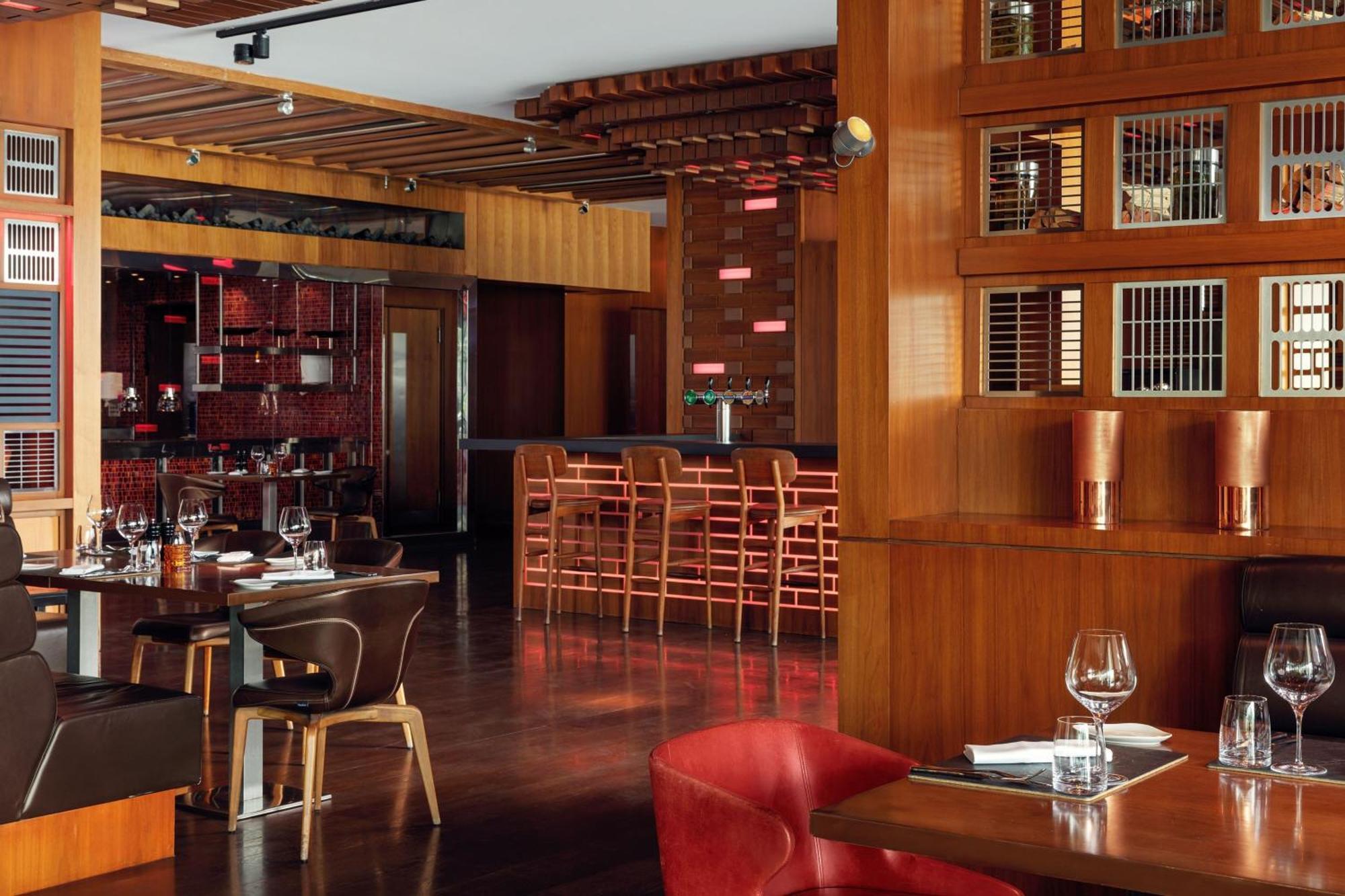 Jw Marriott Absheron Baku Hotel Екстериор снимка Interior of a PF. Chang's restaurant