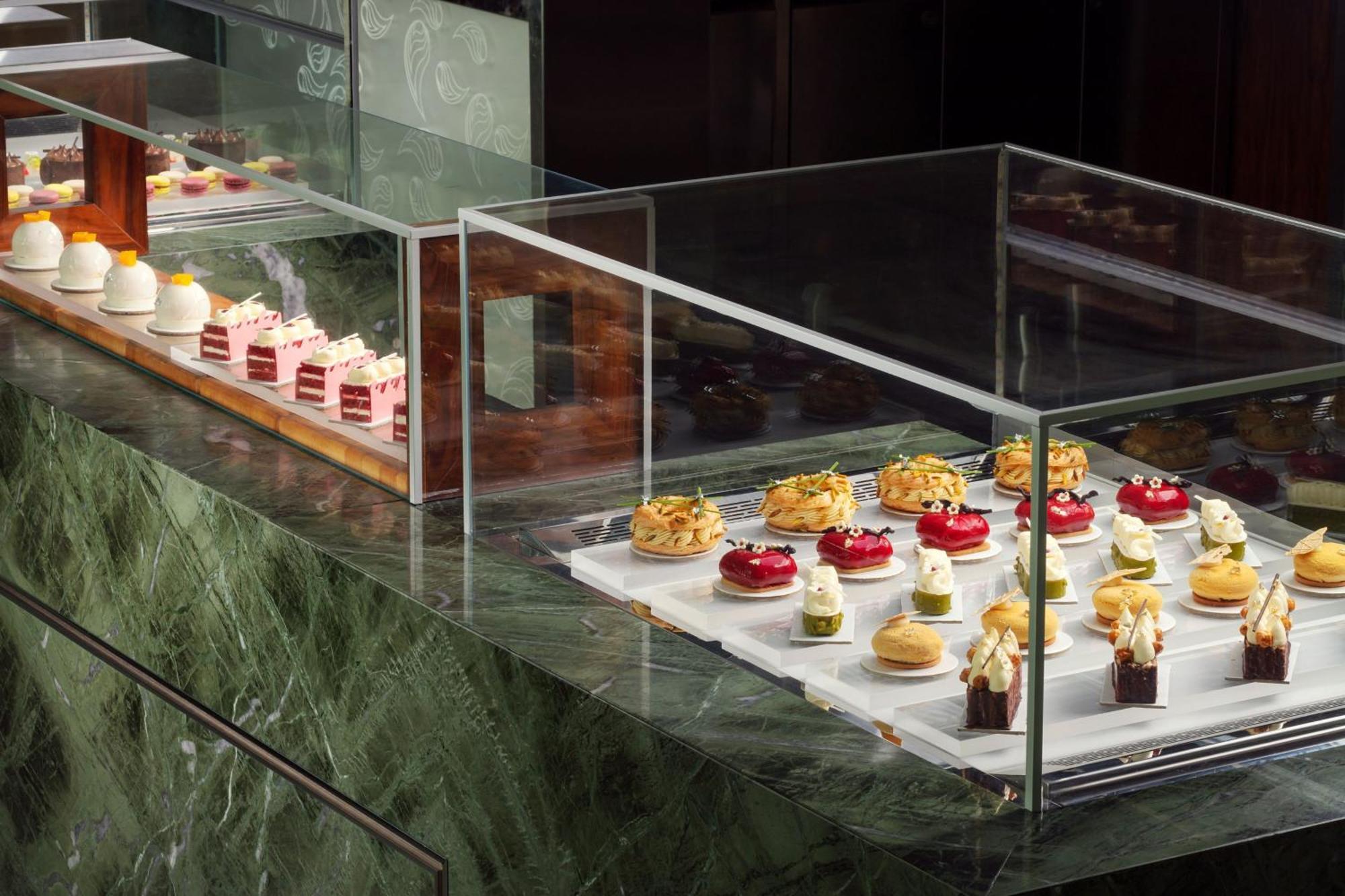 Jw Marriott Absheron Baku Hotel Екстериор снимка A display case
