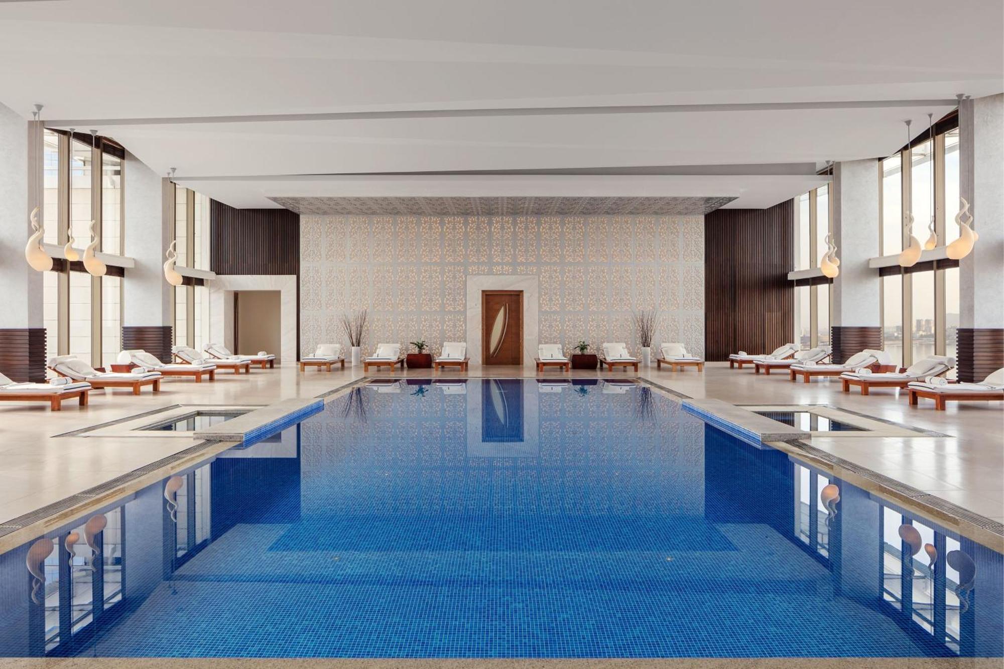 Jw Marriott Absheron Baku Hotel Екстериор снимка The pool at The Concourse