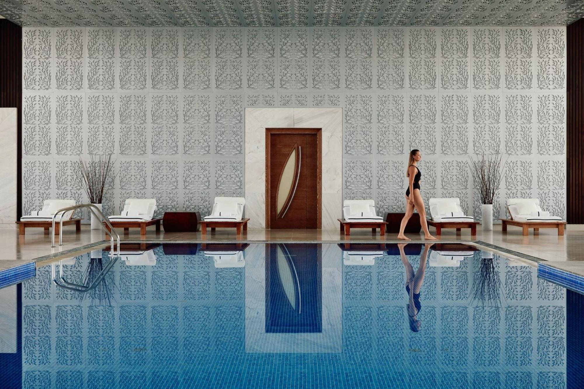 Jw Marriott Absheron Baku Hotel Екстериор снимка The pool at the Four Seasons Hotel, Istanbul