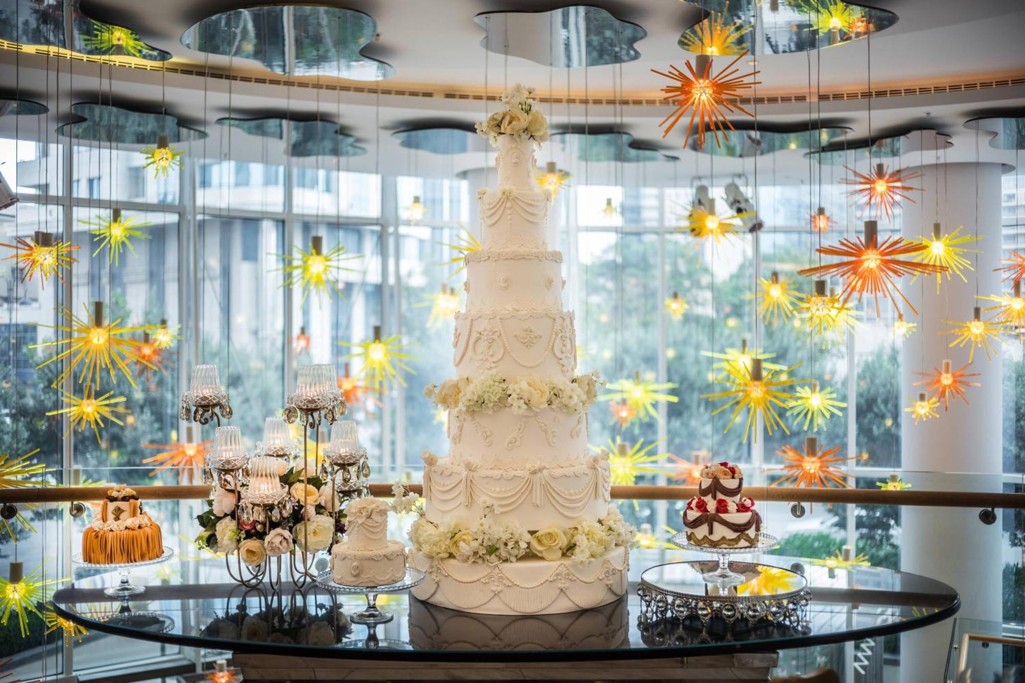 Jw Marriott Absheron Baku Hotel Екстериор снимка A wedding cake